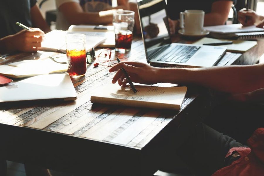 Reunião de diagnóstico entre o instrutor e os gestores da empresa